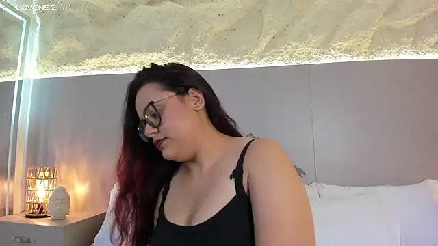 Snapshot of AlisonRoos chatting on 04/10/26, 04:19 AlisonRoos online show from 04/10/26, 04:19