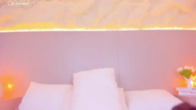 Snapshot of AlisonRoos chatting on 04/11/26, 07:45 AlisonRoos online show from 04/11/26, 07:45