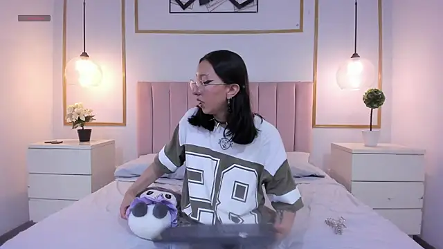 Snapshot of NixShadow chatting on 04/10/26, 10:28 NixShadow online show from 04/10/26, 10:28