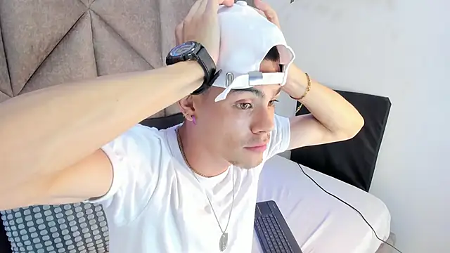 Snapshot of RomeoBoselli__ chatting on 04/10/26, 07:43 RomeoBoselli online show from 04/10/26, 07:43