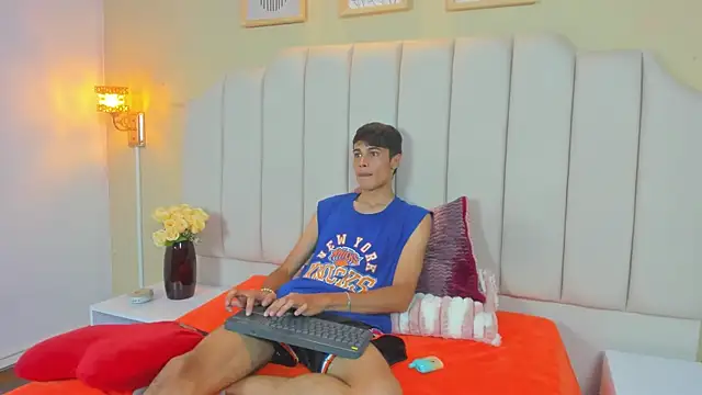 Snapshot of thomas_dikey chatting on 04/10/26, 09:44 thomas dikey online show from 04/10/26, 09:44