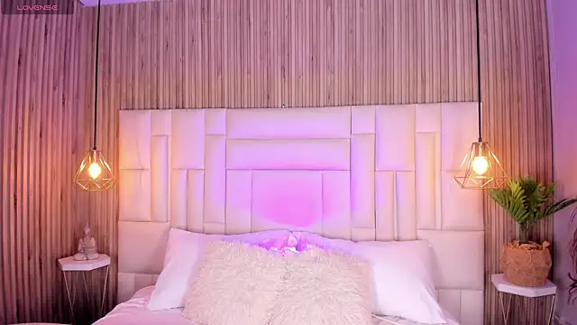 Snapshot of NicolSantos chatting on 05/15/26, 11:30 NicolSantos online show from 05/15/26, 11:30