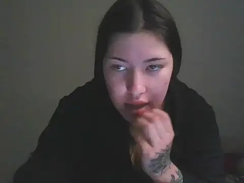 cherryxxox online show from 04/13/26, 07:29