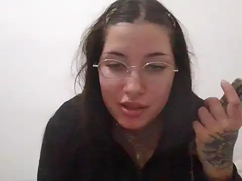 cherryxxox online show from 04/15/26, 07:14