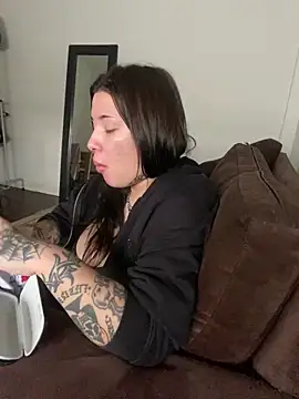 cherryxxox online show from 04/18/26, 05:37