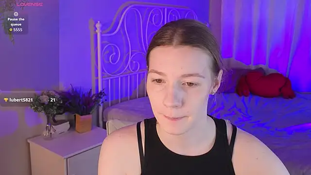 Snapshot of Vanessa___Lui chatting on 04/13/26, 04:33 Vanessa Lui online show from 04/13/26, 04:33