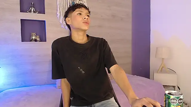 Velvet An online show from 05/02/26, 03:34