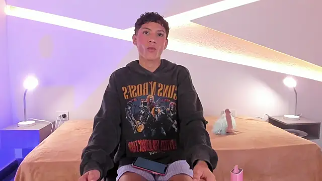 Velvet An online show from 05/05/26, 06:49