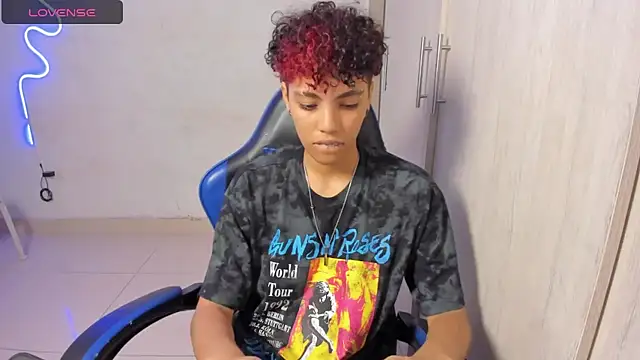 axel luxxx online show from 04/15/26, 02:21