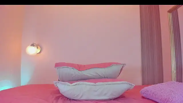 Snapshot of MiaFoxxx5 chatting on 04/10/26, 07:21 MiaFoxxx5 online show from 04/10/26, 07:21