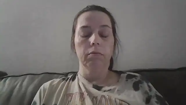 lily1982 online show from 04/24/26, 01:18