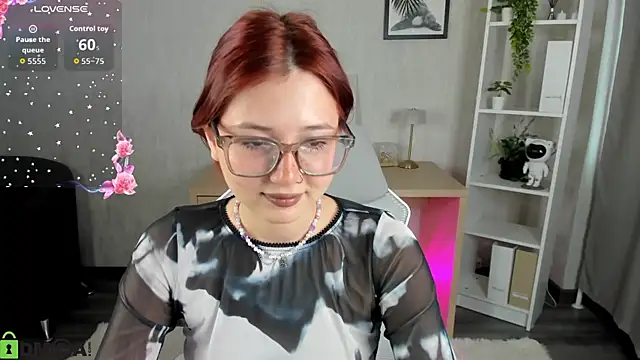 Snapshot of Lessi_Panic chatting on 06/20/26, 12:48 Lessi Panic online show from 06/20/26, 12:48