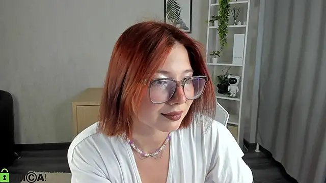 Snapshot of Lessi_Panic chatting on 06/22/26, 01:00 Lessi Panic online show from 06/22/26, 01:00