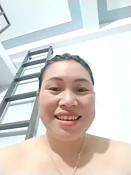 Snapshot of Lan-luly09 chatting on 04/12/26, 11:02 Lan-luly09 online show from 04/12/26, 11:02