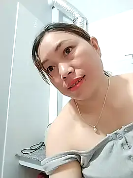 Snapshot of Lan-luly09 chatting on 04/11/26, 03:47 Lan-luly09 online show from 04/11/26, 03:47