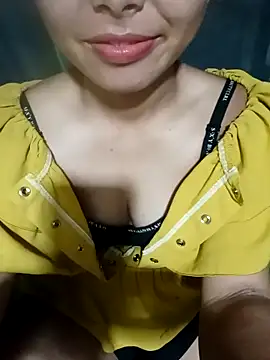 Snapshot of ross001 chatting on 04/12/26, 01:09 ross001 online show from 04/12/26, 01:09