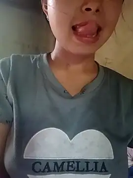 Snapshot of ross001 chatting on 04/14/26, 08:41 ross001 online show from 04/14/26, 08:41