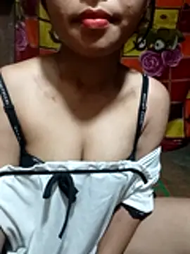 Snapshot of ross001 chatting on 04/13/26, 07:07 ross001 online show from 04/13/26, 07:07