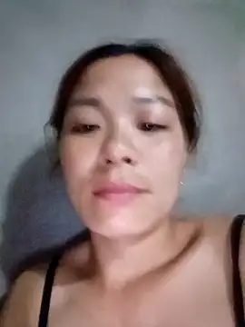 Snapshot of mia0033 chatting on 04/28/26, 02:32 mia0033 online show from 04/28/26, 02:32