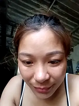 Snapshot of mia0033 chatting on 04/12/26, 11:02 mia0033 online show from 04/12/26, 11:02