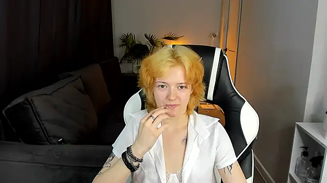 Star Bee online show from 04/15/26, 08:42