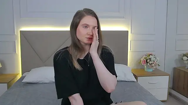 ArianaMilss online show from 04/20/26, 11:02
