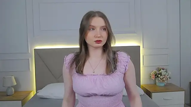 Snapshot of ArianaMilss chatting on 04/13/26, 11:03 ArianaMilss online show from 04/13/26, 11:03