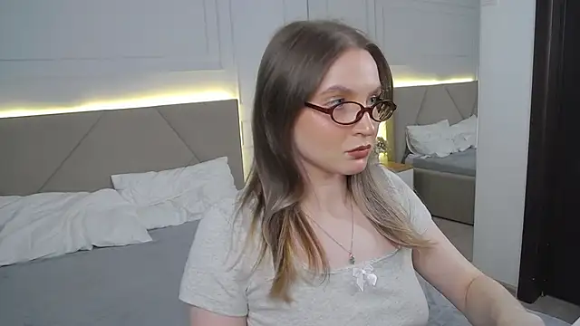 Snapshot of ArianaMilss chatting on 04/08/26, 11:12 ArianaMilss online show from 04/08/26, 11:12