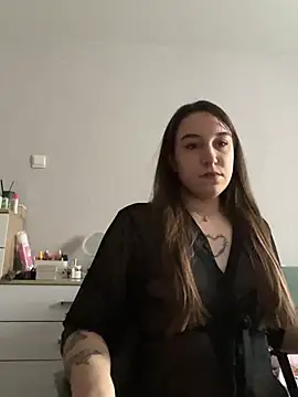 Snapshot of RiannaBrown chatting on 04/13/26, 02:59 RiannaBrown online show from 04/13/26, 02:59