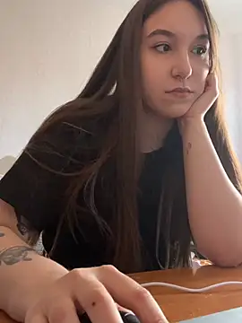 Snapshot of RiannaBrown chatting on 04/14/26, 03:11 RiannaBrown online show from 04/14/26, 03:11