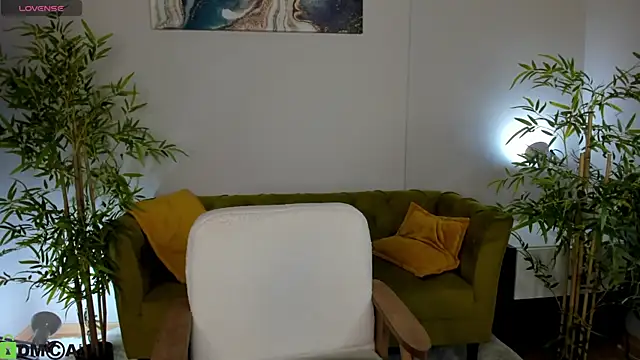 Riddle Lay online show from 04/18/26, 09:55