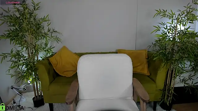 Riddle Lay online show from 04/30/26, 09:38