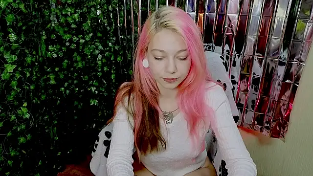 Snapshot of Sansarella chatting on 01/23/25, 06:35 Sansarella online show from 01/23/25, 06:35