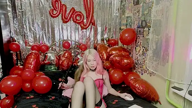 Snapshot of Sansarella chatting on 02/13/25, 05:44 Sansarella online show from 02/13/25, 05:44