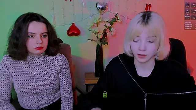 mia mooon  online show from 04/15/26, 09:48