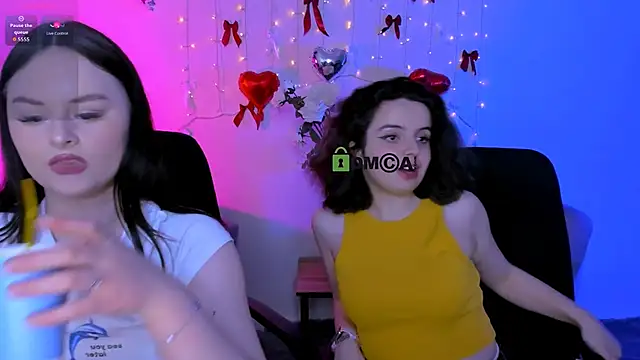 mia mooon  online show from 05/15/26, 09:40