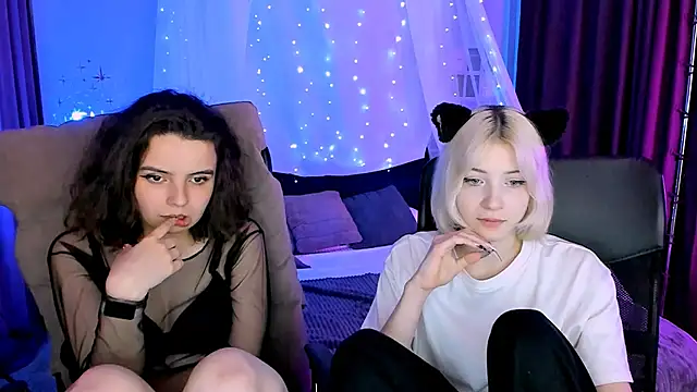 mia mooon  online show from 05/19/26, 08:49