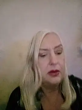 Snapshot of Julia20X chatting on 05/13/26, 10:11 Julia20X online show from 05/13/26, 10:11
