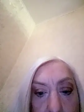 Julia20X online show from 04/17/26, 11:35