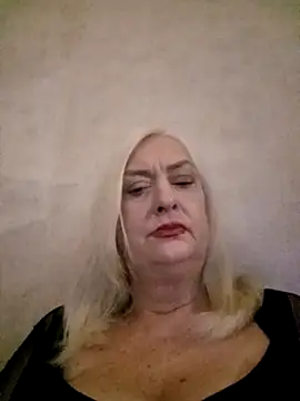Snapshot of Julia20X chatting on 04/25/26, 04:48 Julia20X online show from 04/25/26, 04:48