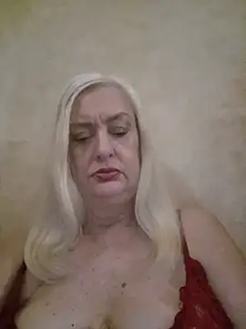 Snapshot of Julia20X chatting on 06/28/26, 09:48 Julia20X online show from 06/28/26, 09:48