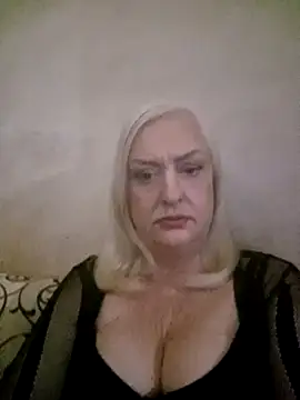 Julia20X online show from 04/22/26, 01:40