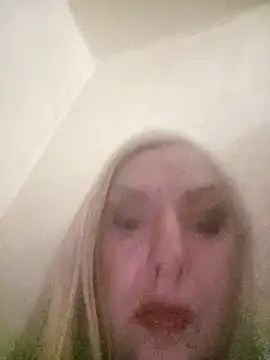 Snapshot of Julia20X chatting on 04/12/26, 04:32 Julia20X online show from 04/12/26, 04:32