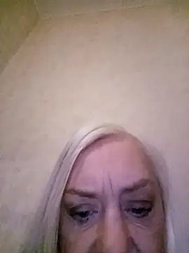 Julia20X online show from 04/19/26, 04:30