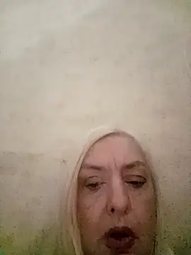 Julia20X online show from 04/18/26, 07:07
