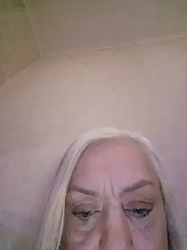 Julia20X online show from 05/22/26, 04:27