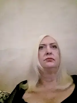 Snapshot of Julia20X chatting on 04/15/26, 10:21 Julia20X online show from 04/15/26, 10:21