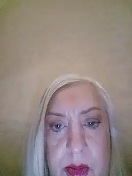 Snapshot of Julia20X chatting on 06/19/26, 08:31 Julia20X online show from 06/19/26, 08:31