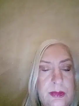 Julia20X online show from 05/28/26, 11:27