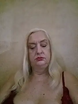 Snapshot of Julia20X chatting on 07/10/26, 11:54 Julia20X online show from 07/10/26, 11:54